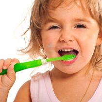 「困った」歯磨き嫌いの子供に歯を磨かせる４つの方法！ - こそだてハック