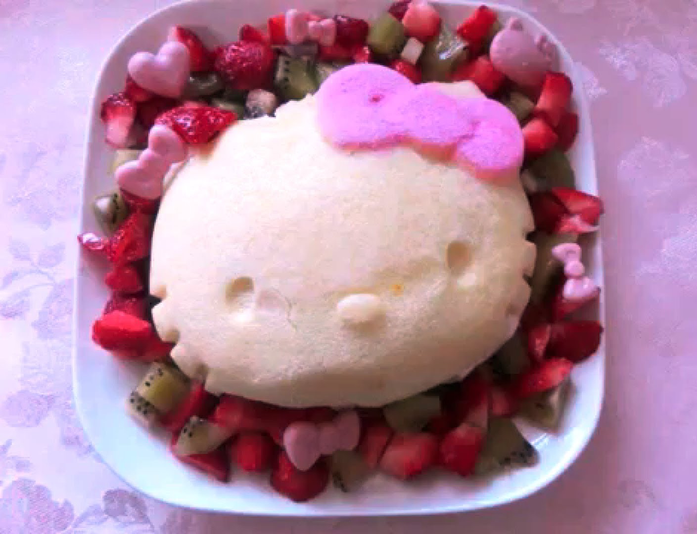 Hello Kitty cakeレンジとホットケーキミックスでキティちゃんスポンジケーキ - YouTube